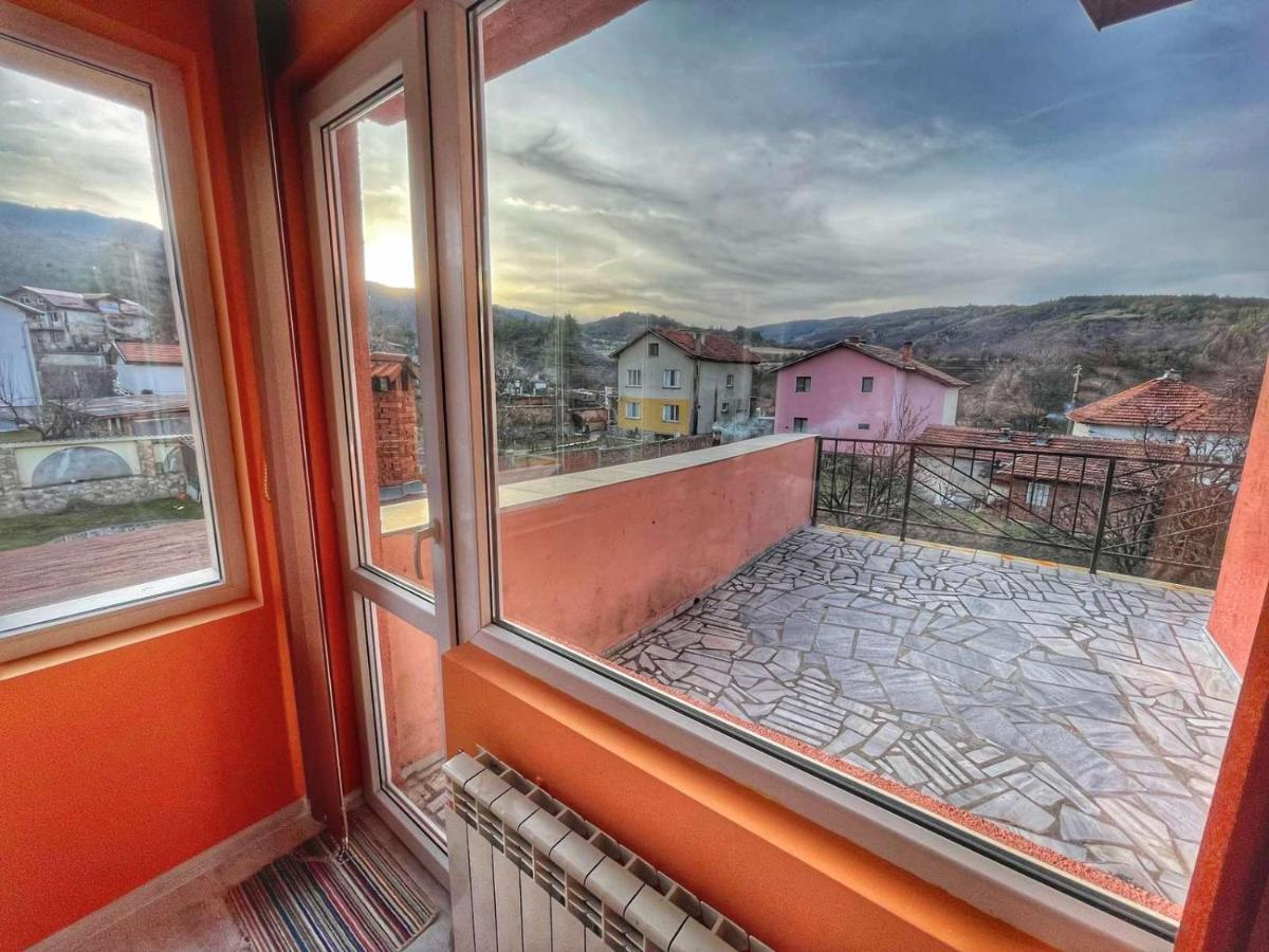 Къща За Гости Гергана Raduil Esterno foto